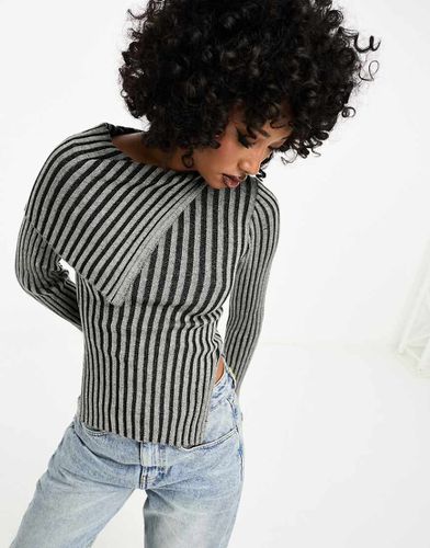 Pull à encolure asymétrique en maille côtelée rayée - Asos Design - Modalova