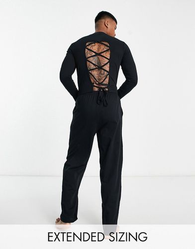 Pyjama avec haut à manches longues avec col montant noué dans le dos et pantalon - Asos Design - Modalova