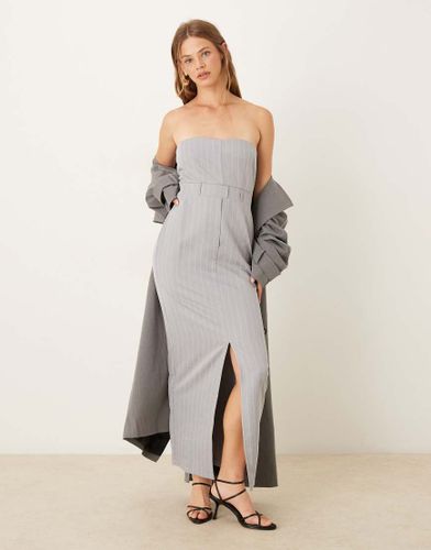 Robe bandeau longueur mollet avec fines rayures et fente  l'avant - Asos Design - Modalova