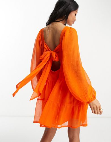 Robe babydoll courte à encolure carrée et bordures travaillées en tissu hachuré croisé - Corail vif - Asos Design - Modalova