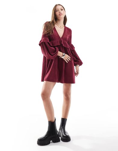 Robe babydoll courte en velours côtelé avec détail volanté - Bordeaux - Asos Design - Modalova