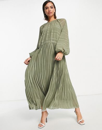 Robe babydoll longue à taille basse, ourlet plissé et rayures - Kaki - Asos Design - Modalova