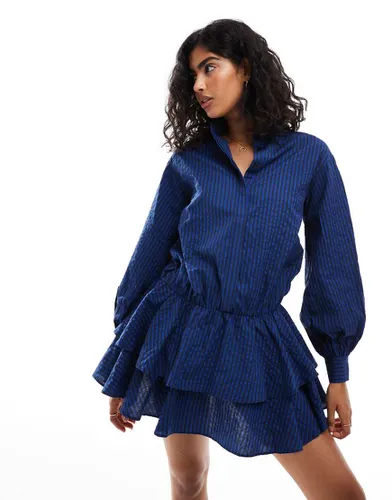 Robe chemise courte à jupe à ourlet volanté - Bleu marine rayé - Asos Design - Modalova