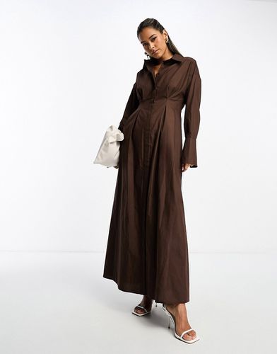 Robe chemise longue à taille plissée et rayures - Chocolat - Asos Design - Modalova