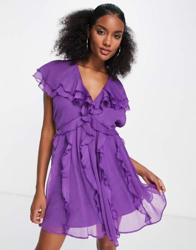 Robe courte à manches évasées avec volants aux épaules et jupe fantaisie - Asos Design - Modalova