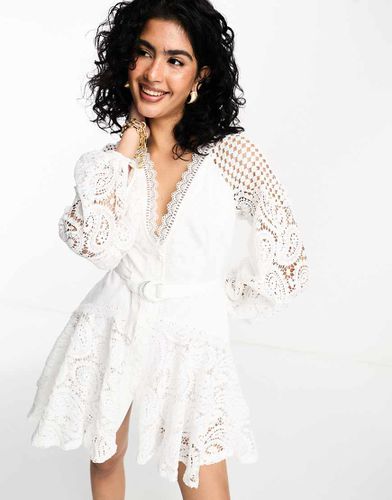 Robe courte boutonnée en velours avec empiècements en dentelle et ceinture - Asos Design - Modalova