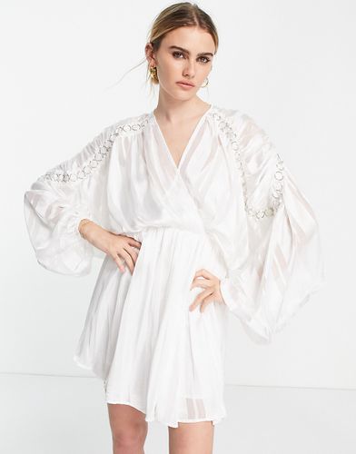 Robe courte blousante courte à rayures satinées et détail anneau - Asos Design - Modalova