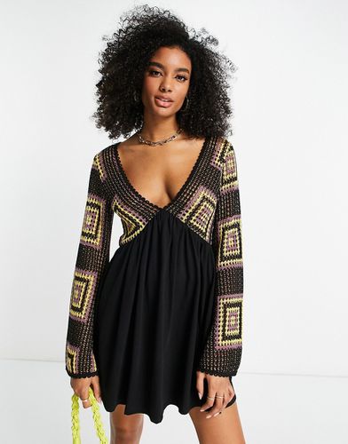 Robe courte en maille au crochet à manches évasées - Asos Design - Modalova