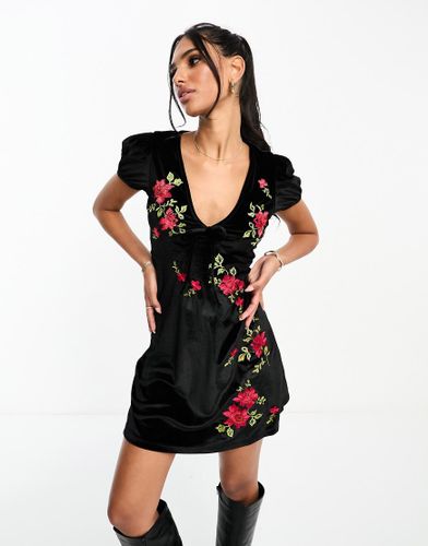 Robe courte en velours à mancherons avec buste froncé et broderie rose - Asos Design - Modalova