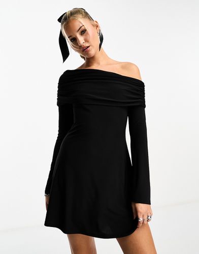 Robe courte froncée avec encolure bateau à épaules nues - Asos Design - Modalova