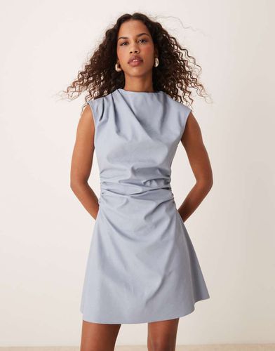 Robe courte sans manches en imitation cuir avec col montant et détail froncé - ciel - Asos Design - Modalova