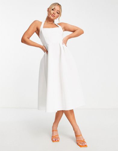 Robe de bal de promo mi-longue à dos nu et surpiqûres - Ivoire - Asos Design - Modalova