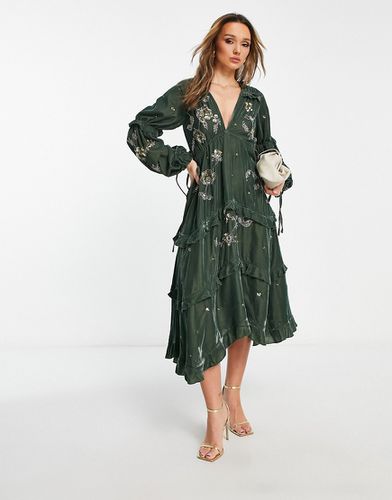 Robe froncée mi-longue en velours avec volants étagés et fleurs ornementées - Asos Design - Modalova
