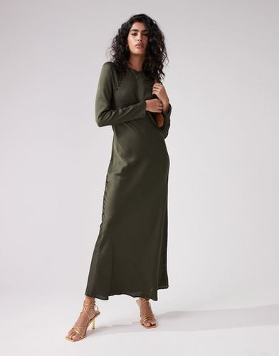 Robe longue coupée en biais en satin avec boutons - Kaki foncé - Asos Design - Modalova