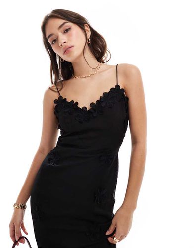 Robe longue à col en V et fleurs brodées - Noir - Asos Design - Modalova