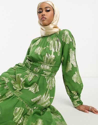 Robe longue à manches bouffantes avec détail en cotte de maille métallisée - Vert à fleurs dorées - Asos Design - Modalova