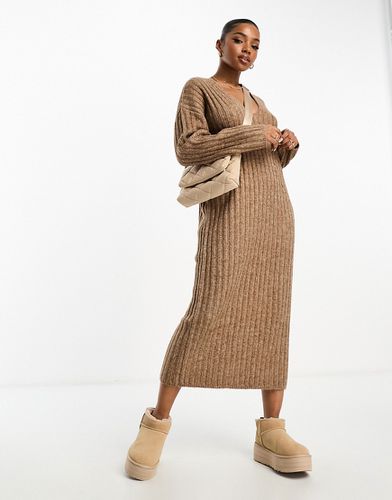 Robe longue en maille côtelée à col en V - Camel - Asos Design - Modalova