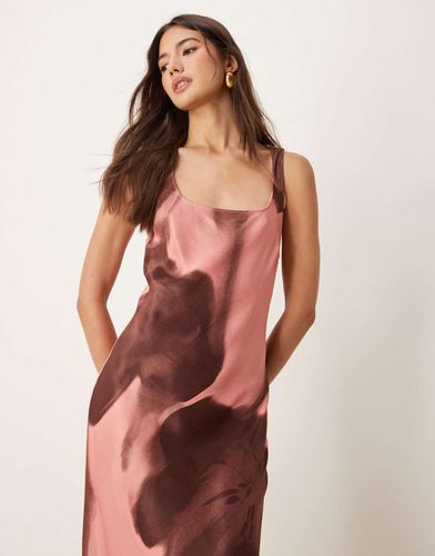 Robe longue en satin à encolure dégagée et imprimé grandes fleurs - Asos Design - Modalova