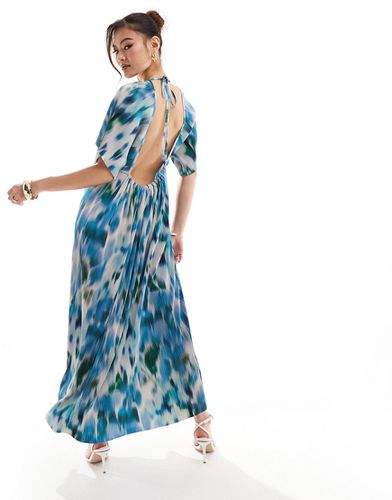 Robe longue plissée imprimée à manches ange et ourlet trapèze - Bleu - Asos Design - Modalova