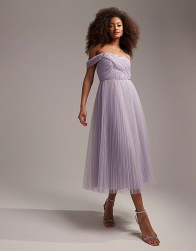 Robe mi-longue de demoiselle d'honneur en tulle nouée au dos à épaules dénudées et jupe plissée - Lilas - Asos Design - Modalova