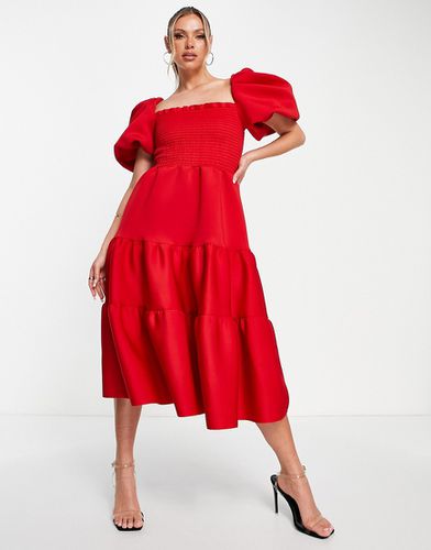 Robe mi-longue froncée pour bal de promo à manches bouffantes avec volants étagés - Asos Design - Modalova