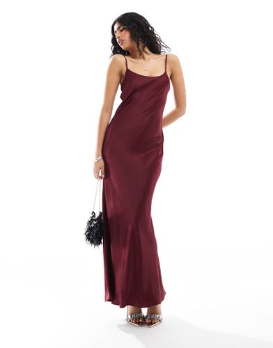 Robe nuisette longue en satin à encolure dégagée - Bordeaux - Asos Design - Modalova