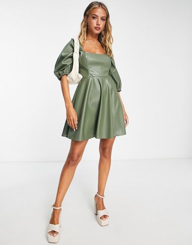 Robe patineuse courte style babydoll en imitation cuir - Olive - Asos Design - Modalova