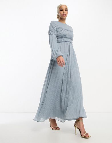Robe plissée longue en mousseline effet plumetis avec coutures volantées - pâle - Asos Design - Modalova