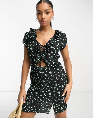 Robe rétro courte à petites fleurs avec corsage volanté et finitions en dentelle - Noir - Asos Design - Modalova