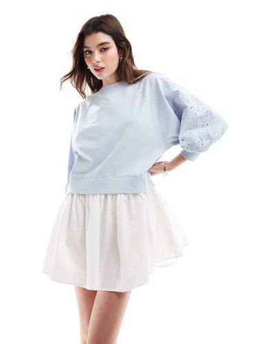 Robe sweat courte avec jupe en popeline et manches brodées - clair délavé - Asos Design - Modalova