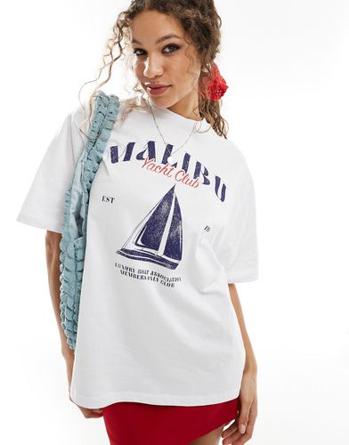T-shirt coupe boyfriend avec imprimé Malibu et voilier - Asos Design - Modalova