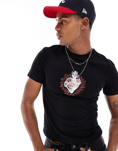 T-shirt crop top moulant avec imprimé caur style grunge sur la poitrine - Asos Design - Modalova