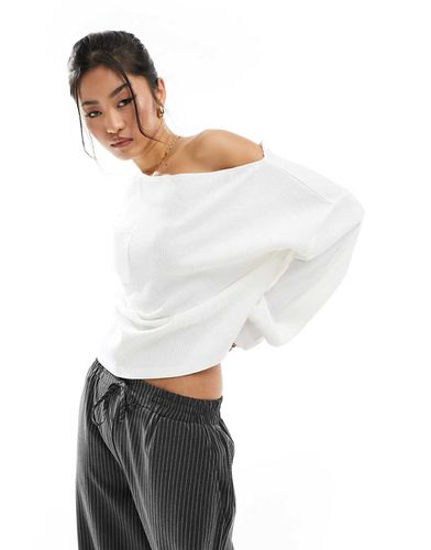 Top gaufré oversize à épaules dénudées - Ivoire - Asos Design - Modalova