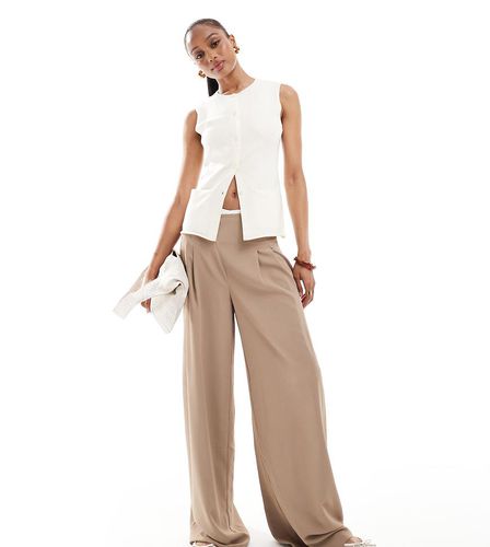 ASOS DESIGN Tall - Pantalon ample à bords bruts - Camel - Asos Tall - Modalova