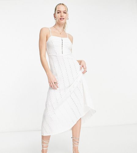 ASOS DESIGN Tall - Robe mi-longue en broderie anglaise à bretelles et agrafes - Asos Tall - Modalova