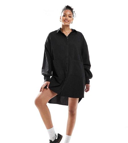 ASOS DESIGN Tall - Robe chemise oversize à fines rayures et grandes poches - Noir - Asos Tall - Modalova