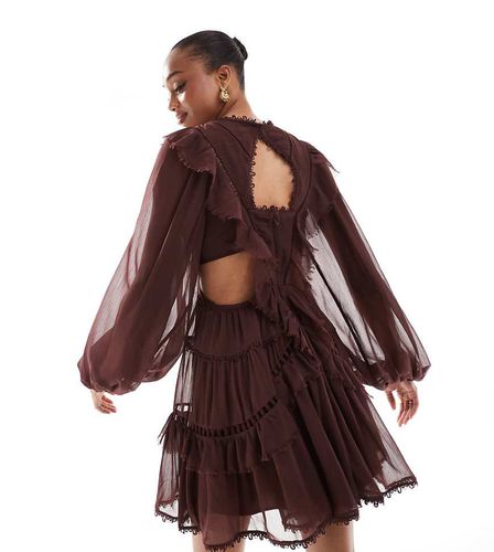 ASOS DESIGN Tall - Robe courte à col montant et empiècements en dentelle avec volants - Chocolat - Asos Tall - Modalova