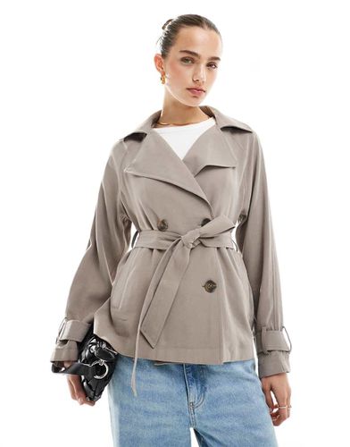 Trench-coat court et léger à taille nouée - Champignon - Asos Design - Modalova