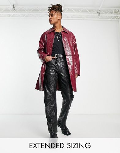 Trench-coat en imitation cuir effet serpent - Bordeaux - Asos Design - Modalova