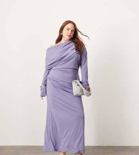 Curve - Robe longue souple en jersey à manches longues avec détail superposé - Asos Edition - Modalova