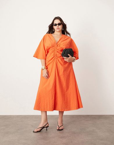 Curve - Robe longue texturée à manches larges et taille froncée - Orange - Asos Edition - Modalova