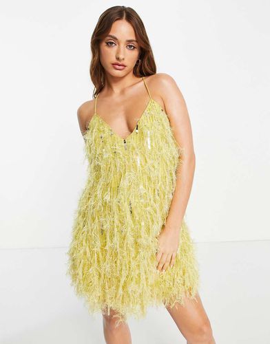 Robe courte décolletée au dos avec plumes fantaisie et sequins - Citron - Asos Edition - Modalova