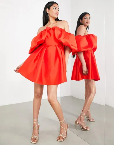 Robe courte satinée à manches volumineuses et jupe évasée - Rose vif - Asos Edition - Modalova