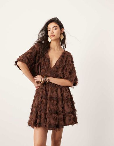 Robe courte texturée et plissée cintrée à la taille - Chocolat - Asos Edition - Modalova