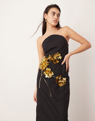 Robe droite mi-longue coupe bandeau ornée de fleurs sculpturales - Asos Edition - Modalova