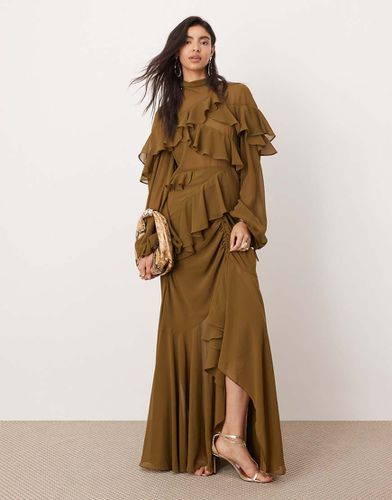 Robe longue en mousseline à volants asymétriques - olive foncé - Asos Edition - Modalova