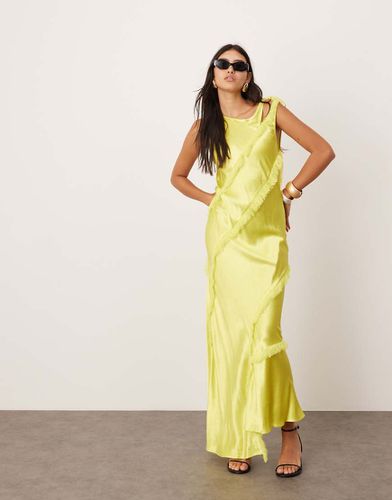 Robe longue sans manches en satin avec détail asymétrique et franges - Citron vert - Asos Edition - Modalova