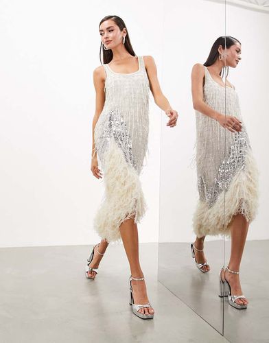 Robe mi-longue à encolure dégagée avec franges ornementées et ourlet à plumes synthétiques - Asos Edition - Modalova