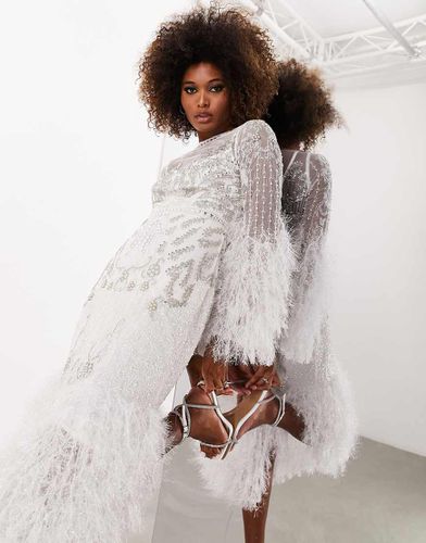 Robe mi-longue à manches longues ornée de cristaux avec ourlet en plumes fantaisie - Ivoire - Asos Edition - Modalova