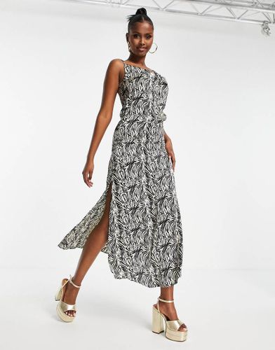 Robe longue à col bénitier et imprimé zébré - Ax Paris - Modalova